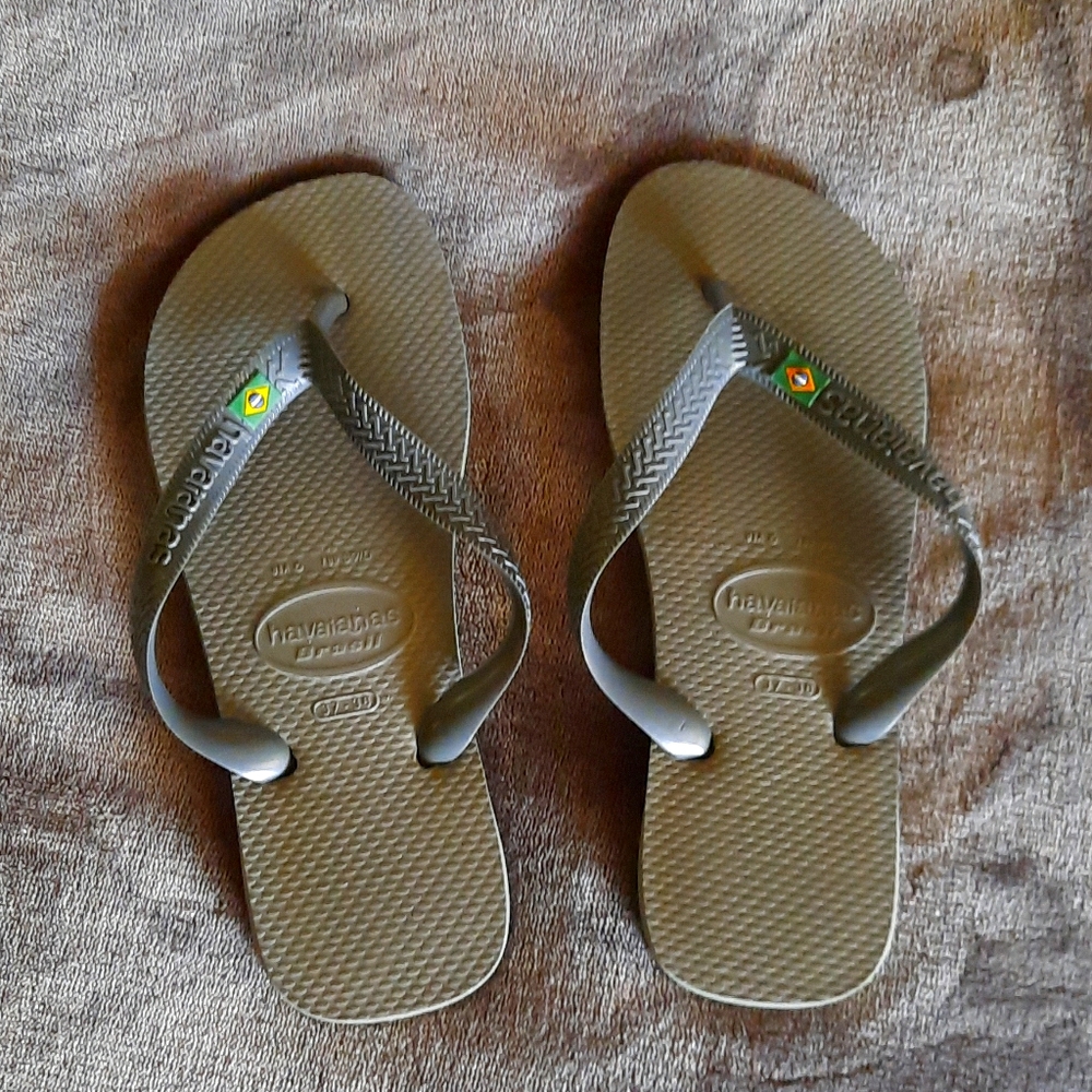 Grey Havaianas flip flops